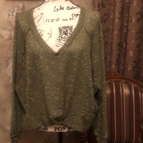 BLU PEPPER MEDIUM OPEN KNIT HI LO TOP NWT - Picture 3 of 6